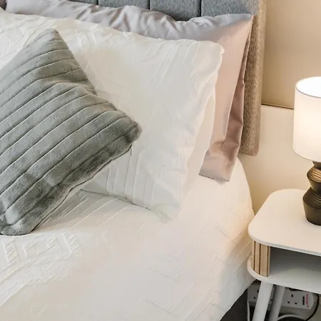 - Sleeps 8 - Cozy & Modern