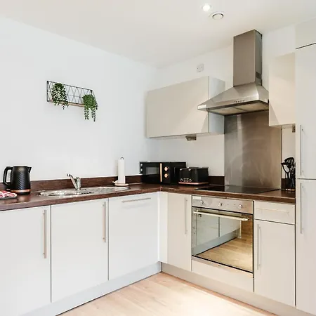 Apartment - Sleeps 8 - Cozy & Modern *