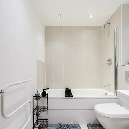 - Sleeps 8 - Cozy & Modern Apartment Leeds (West Yorkshire)
