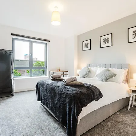 - Sleeps 8 - Cozy & Modern *